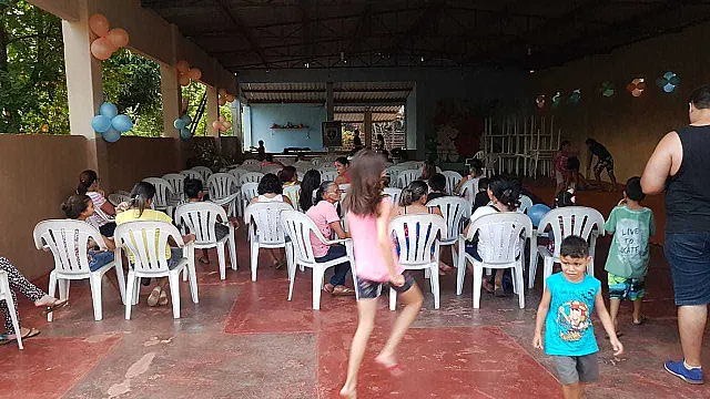 Em dia especial, crianças fazem festa e recebem atendimento de saúde