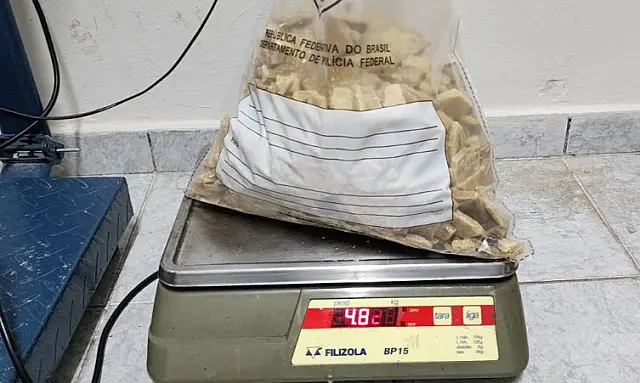 Boliviana tenta entrar em Corumbá com 4,8 quilos de droga em malas