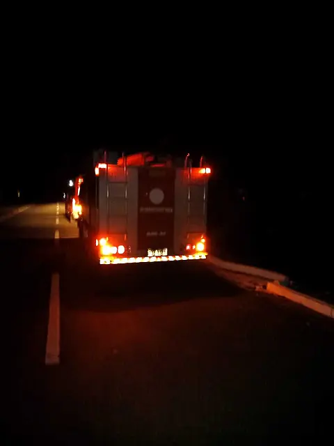 Carreta tomba em Anastácio, após motorista desviar de animal na pista