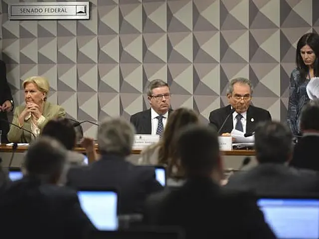 Comissão Especial do Senado ouve autores do pedido de impeachment