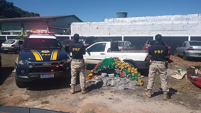 Após perseguição, casal de adolescente é flagrado com 327 kg de maconha
