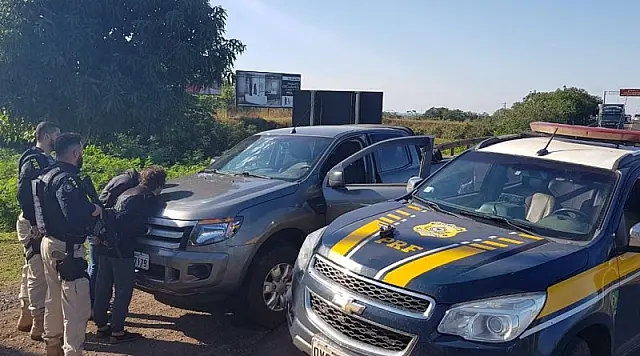 Vídeo: PRF recupera caminhonetes roubadas na divisa entre MS e PR