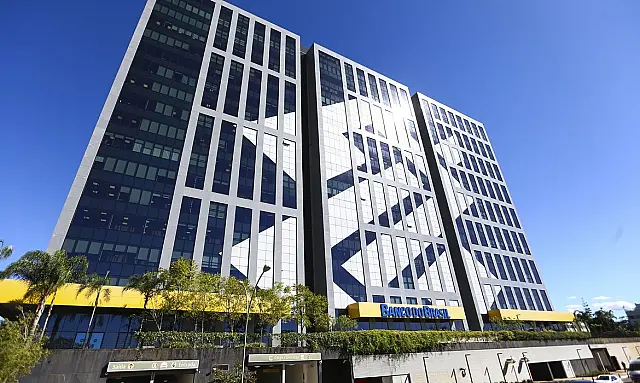 Agências bancárias retomam expediente a partir do meio-dia
