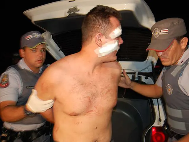 Jovem atropela mulher após briga
