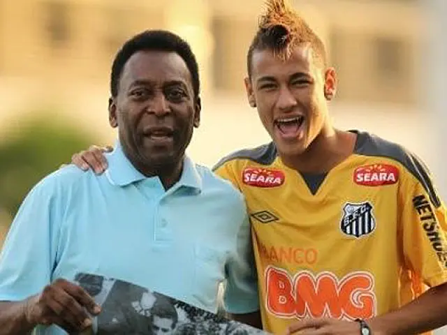 Neymar se preocupa mais com mídia do que em jogar para o time, diz Pelé
