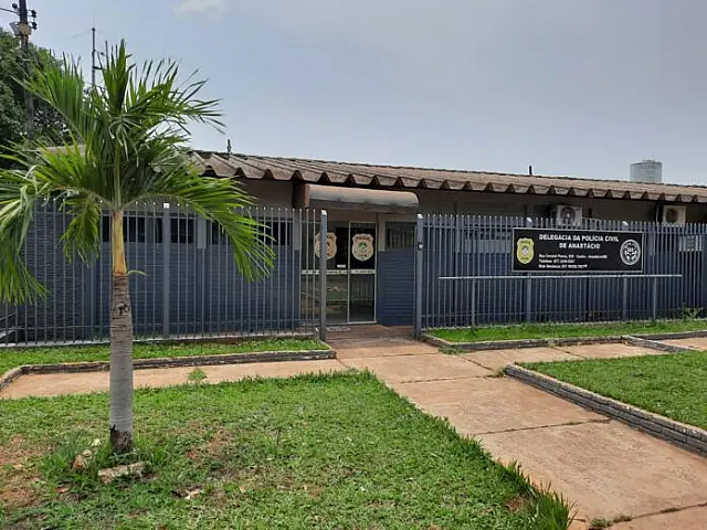 Traficante sai correndo e acaba preso escondido dentro de casa em Anastácio