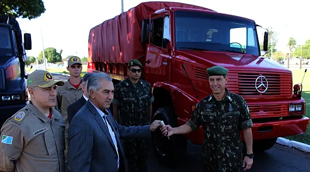 Exército doa caminhões para a Polícia e o Corpo de Bombeiros de MS