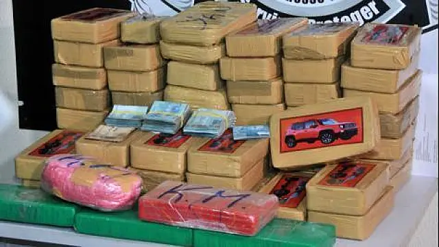 PRF de Miranda apreende 65kg de cocaína avaliada em 700 mil reais