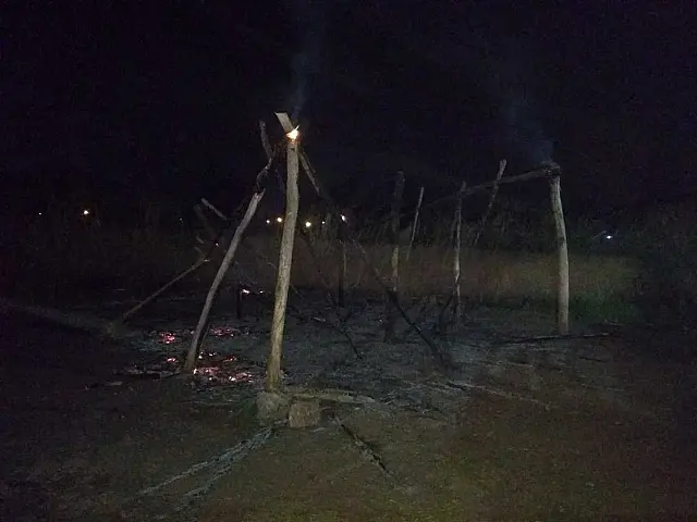 Na madrugada, barraco em ocupação pega fogo e mobiliza ação dos bombeiros
