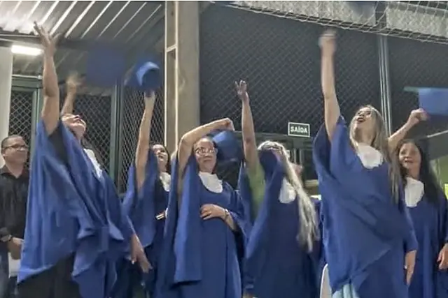 EJA Mulher tem a primeira formatura com 17 alunas em MS