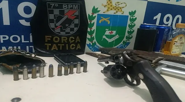 Motorista embriagado e sem habilitação é preso com arma pela PM em Aquidauana