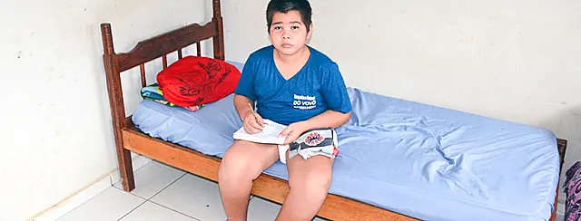 Garoto de 11 anos da Aldeia Córrego Seco precisa de ajuda após descobrir doença nos ossos