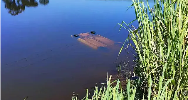 Família morre afogada após carro capotar e cair em lagoa