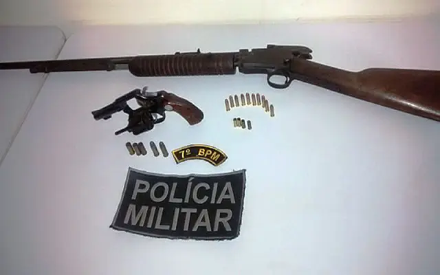 Homem abre fogo, mata um e fere outro em fazenda