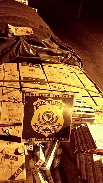 PRF apreende carga de cigarro contrabandeado do Paraguai avaliada em R$ 1,7 milhão