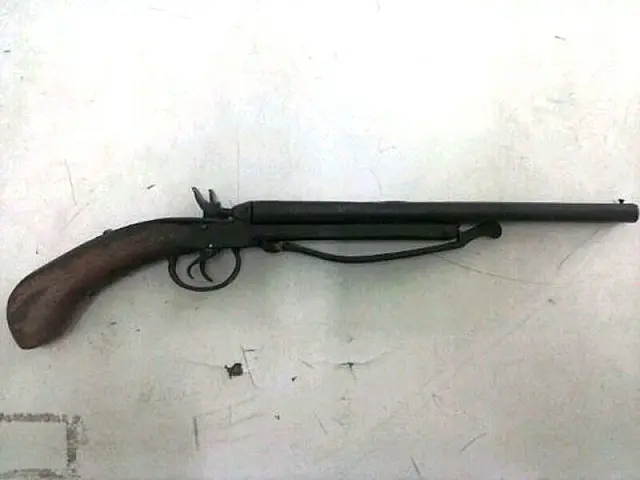 Rotai do 7º BPM prende homem com munições e outro com arma de fogo