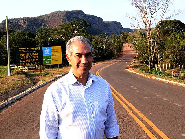 Asfalto avança e rodovia MS-450 pode ser entregue ainda este ano
