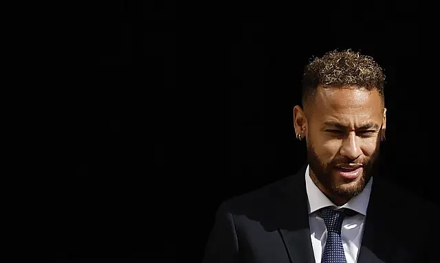 Tribunal espanhol absolve Neymar de acusações de fraude e corrupção