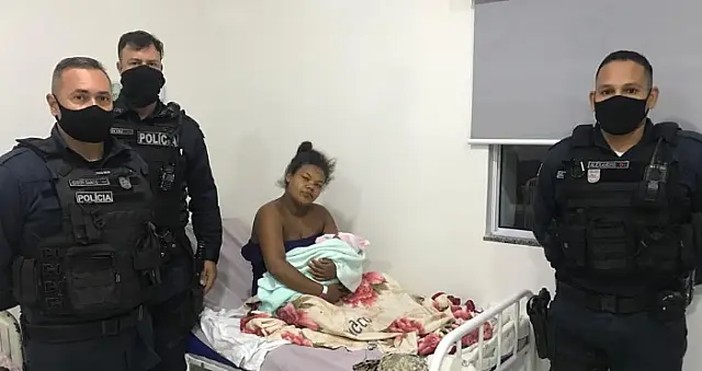 Por telefone, PM ajuda mãe a reanimar bebê recém-nascido