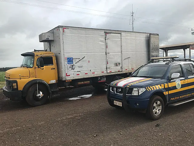 PRF apreende mais de 2t de droga em caminhão baú na BR-463