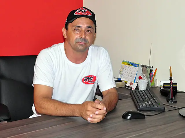 Empresário reinaugura RW Veículos em Aquidauana