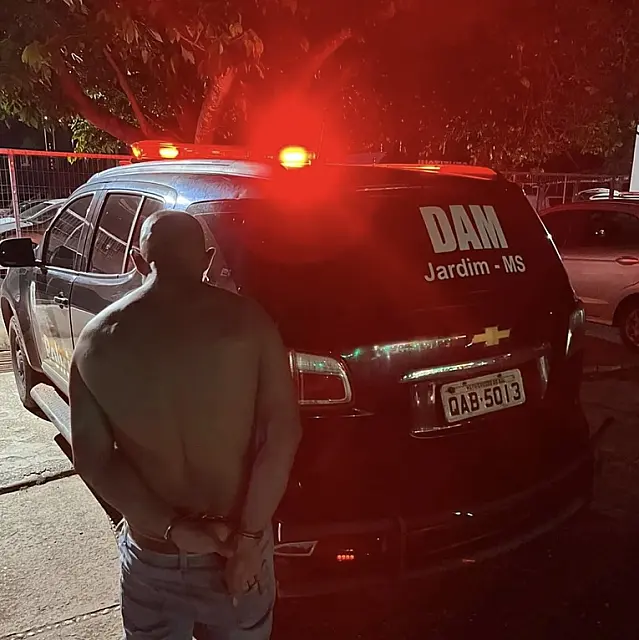 Traficante é preso com drogas e arma em Jardim
