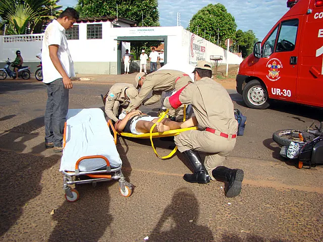 Jovem é conduzida ao PS após choque