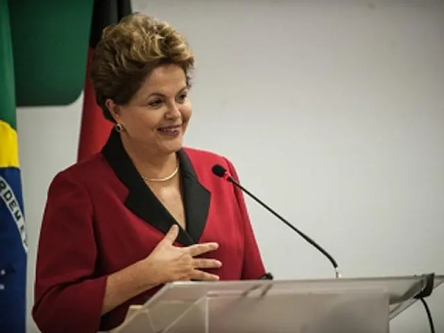 Em vídeos de 1º de maio, Dilma polemiza com Cunha e alfineta Richa