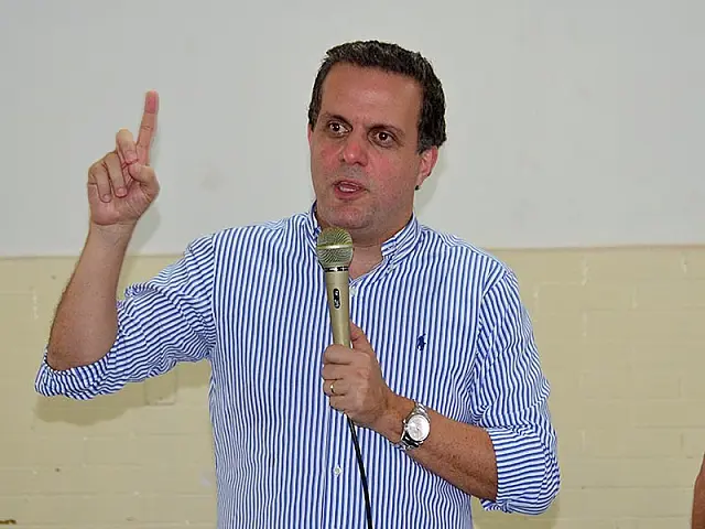 'É importante participar', diz Ayache sobre corrida eleitoral