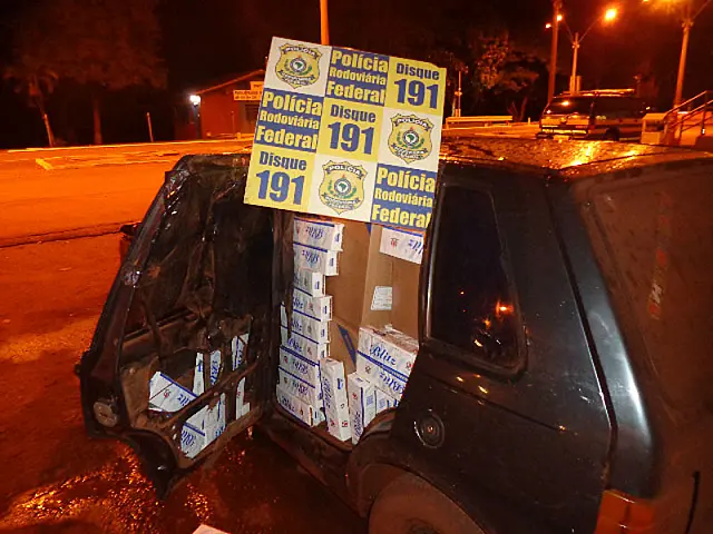 PRF intercepta veículo com quase 1.500 pacotes de cigarros