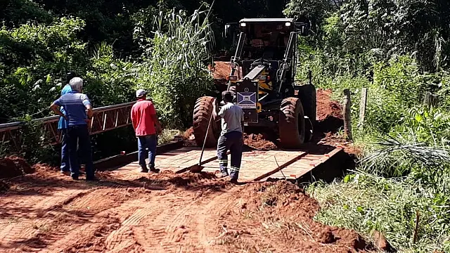 Ponte que dá acesso à Furna dos Baianos foi consertada após enxurrada
