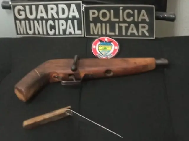 PM e Guarda Municipal prendem homem armado em Bonito