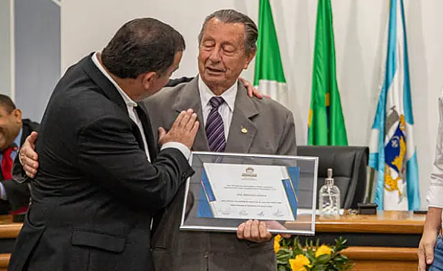 Prefeito participa de sessão de homenagem a ex-presidentes do legislativo