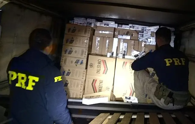 PRF apreende 75 mil maços de cigarros contrabandeados