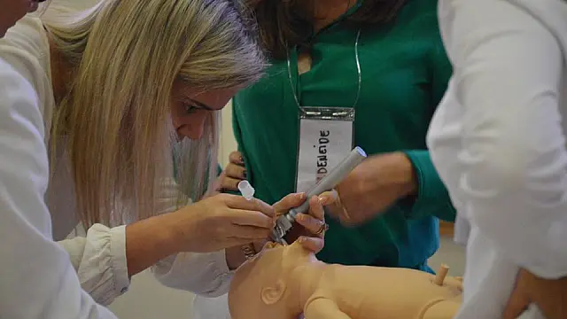 Ação humanitária capacita parteiras ribeirinhas sobre reanimação de recém-nascidos