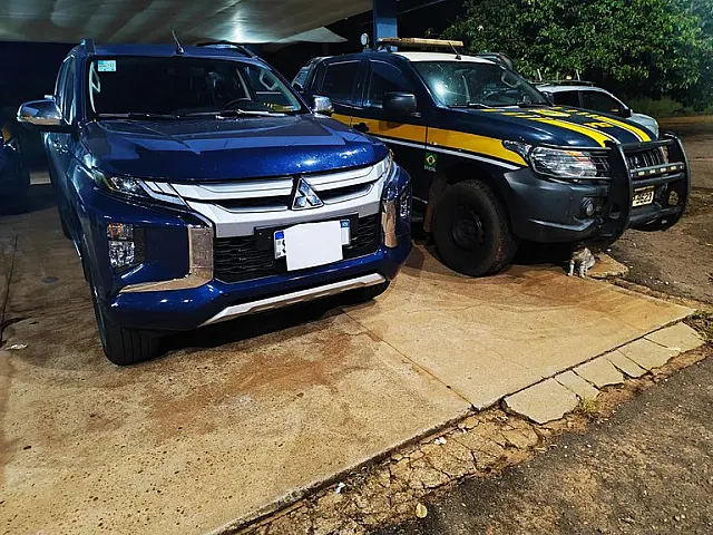PRF recupera caminhonete furtada no Rio de Janeiro na BR-262