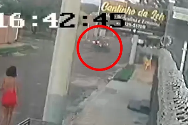 Motociclista fica gravemente ferido em acidente entre motos