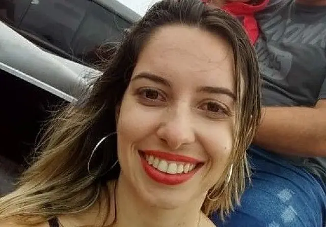 Mulher de 28 anos é arremessada durante capotamento e morre