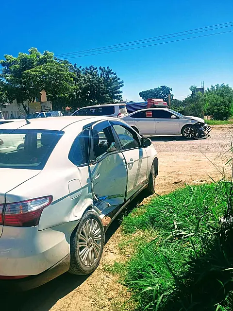 Acidente entre dois veículos deixa três feridos em Corumbá
