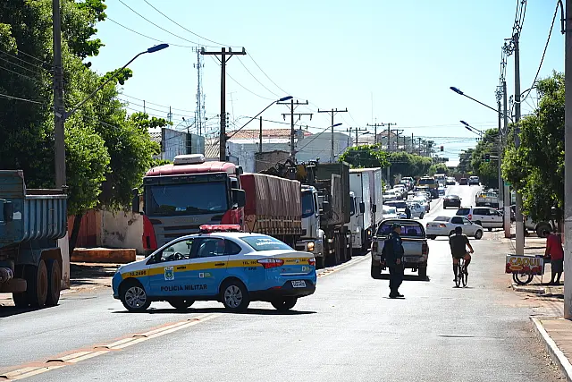 Trânsito é interrompido para manutenção na Ponte Nova