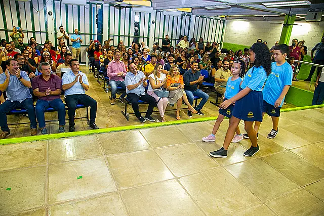 Escolas de Corumbá iniciam entrega de uniformes escolares