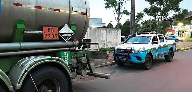 PMA apreende caminhão com 10 toneladas de formol