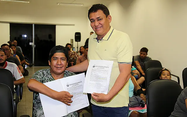 Prefeitura segue com entrega de matrículas de lotes para famílias do Loteamento Pantanal