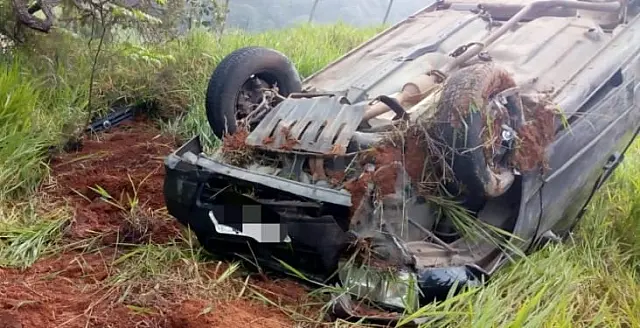 Motorista morre ao tentar ultrapassar pelo acostamento na BR-060