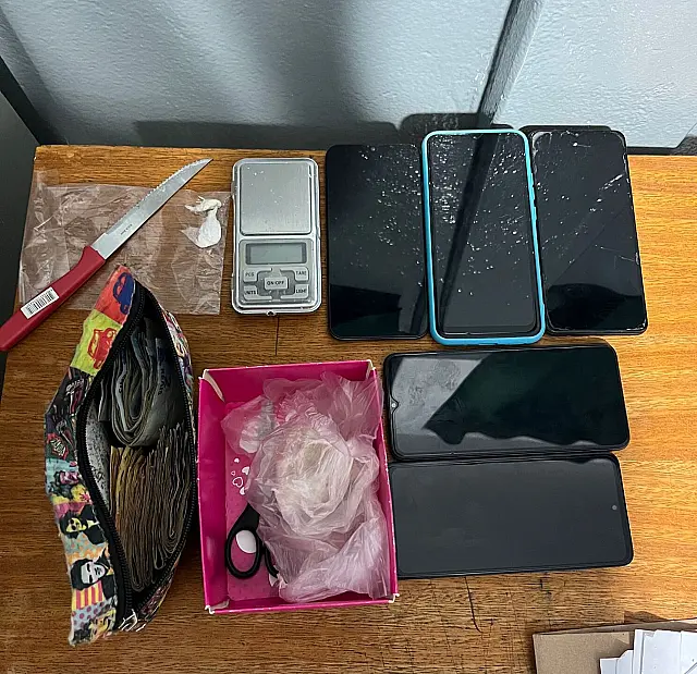 Polícia fecha boca de fumo e prende 5 pessoas da mesma família em Anastácio