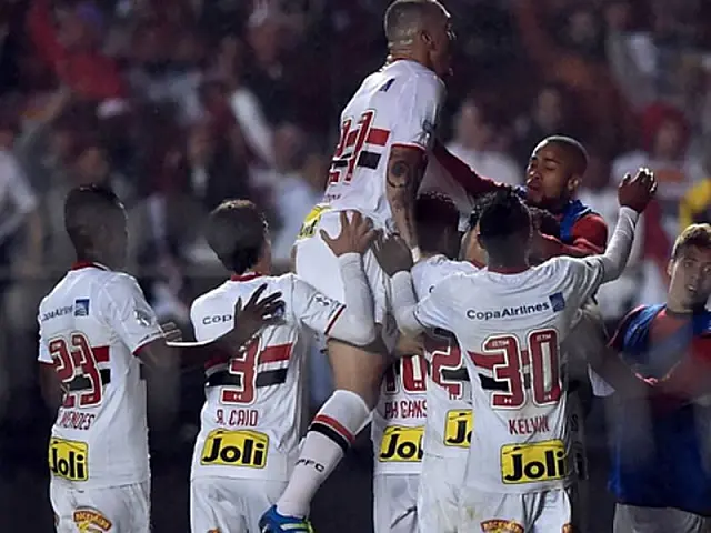 Arrasador, São Paulo goleia Toluca e fica perto das quartas da Libertadores