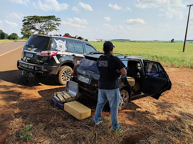 Polícia apreende Parati carregada com 450 kg de maconha