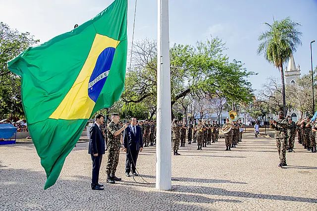 Hasteamento da Bandeira Nacional abre a Semana da Pátria em Corumbá