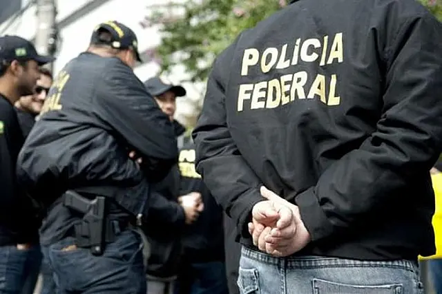 PF faz buscas na casa do ex-presidente Jair Bolsonaro em Brasília