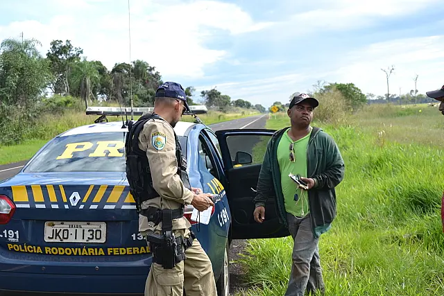 PRF faz fiscalização preventiva e aborda motoristas na BR-419